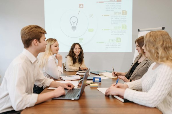 Les défis et les insuffisances du management opérationnel classique : une analyse complète